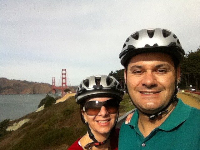 Eu e o marido pedalando em San Francisco