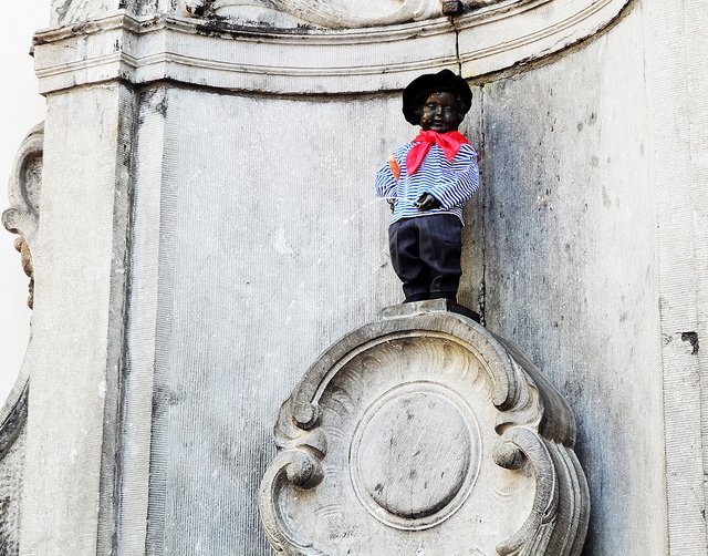 Manneken-pis estátuas que fazem xixi em Bruxelas