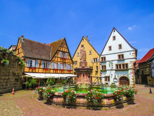 Eguisheim, a cidade mais charmosa e colorida da França