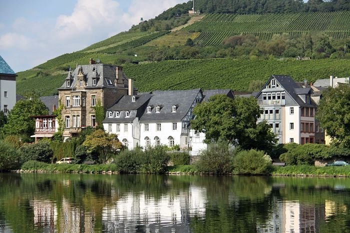 Traben-Trarbach Rio Mosel na Alemanha