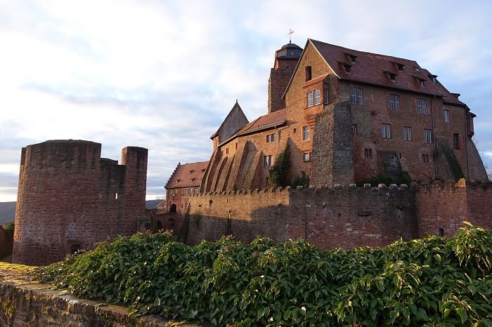 Castelo Breuberg Imagem de Volker Gröschl por Pixabay