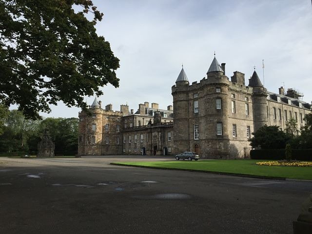  Edinburgh Holyroodhouse