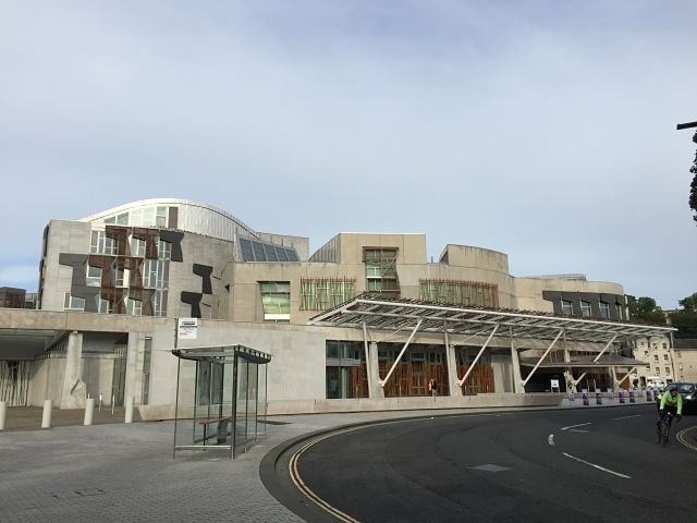 Royal Mile Edimburgo Parlamento