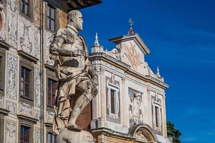 Piazza dei Cavalieri Pisa Por Fabio Lotti Shutterstock