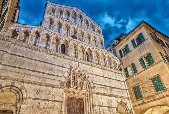 San Michele in Borgo Pisa Por pisaphotography Shutterstock