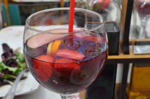 drinks europeus que são a cara do verão sangria