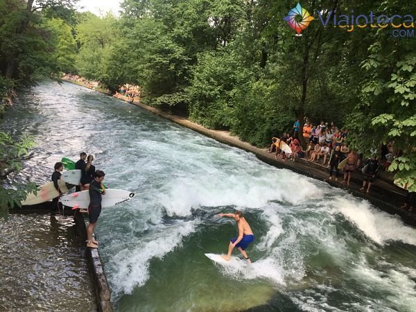 Munchen Eisbachwelle Englischer Garten Viajoteca