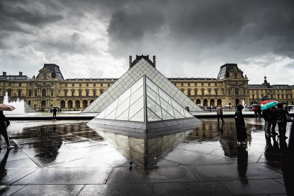 Paris na Chuva - Louvre