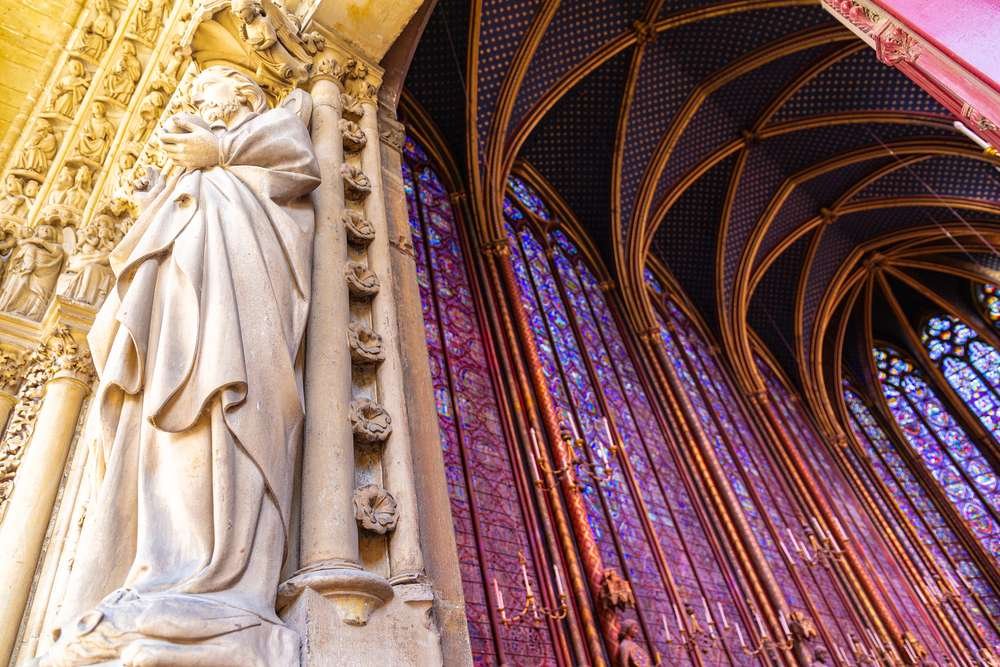 Estatua na Sainte-Chapelle