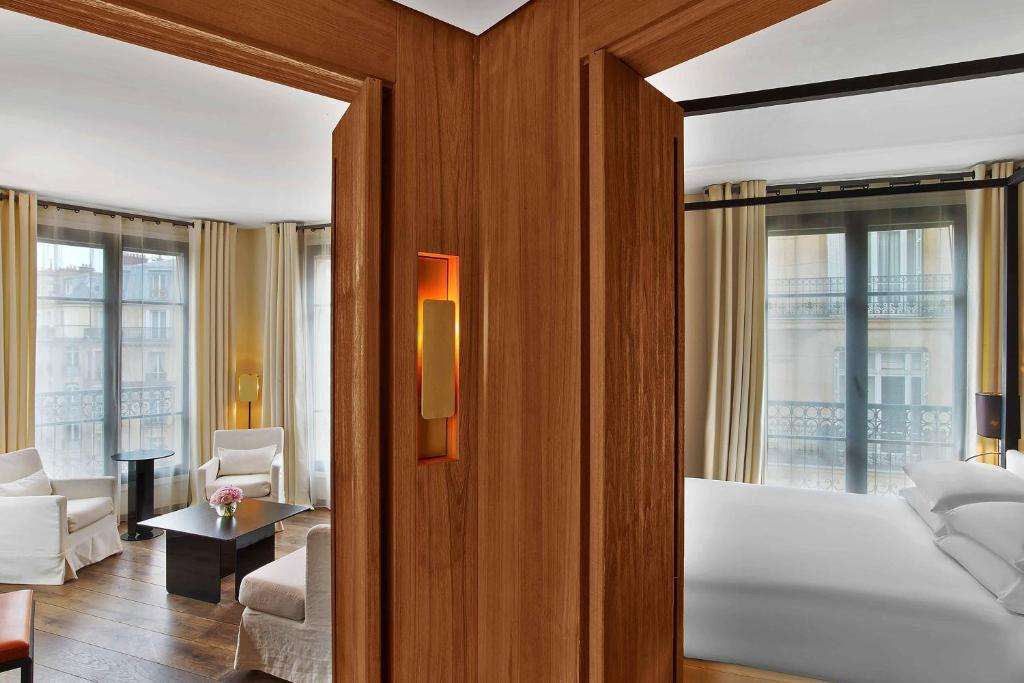 Hotel com vista da Torre Eiffel Le Metropolitan 