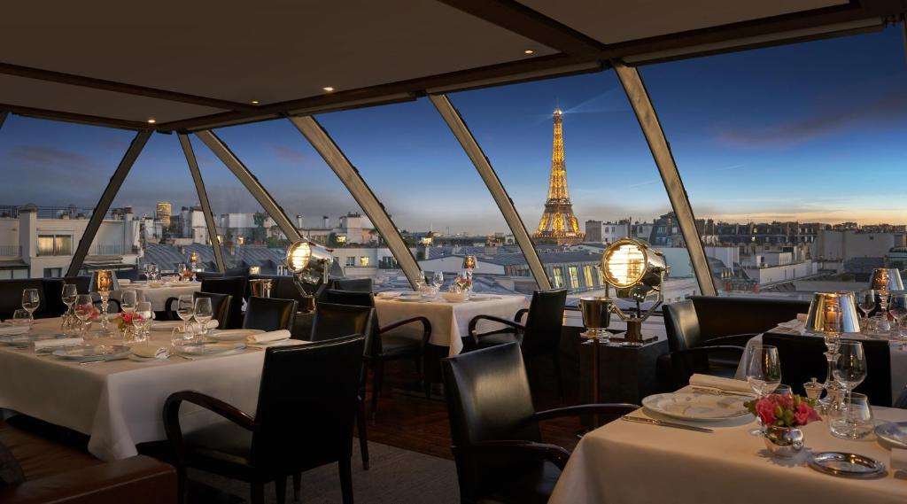 Hotel com vista da Torre Eiffel Hotel The Peninsula Paris