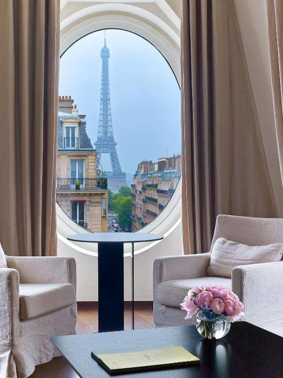Hotel com vista da Torre Eiffel Le Metropolitan 