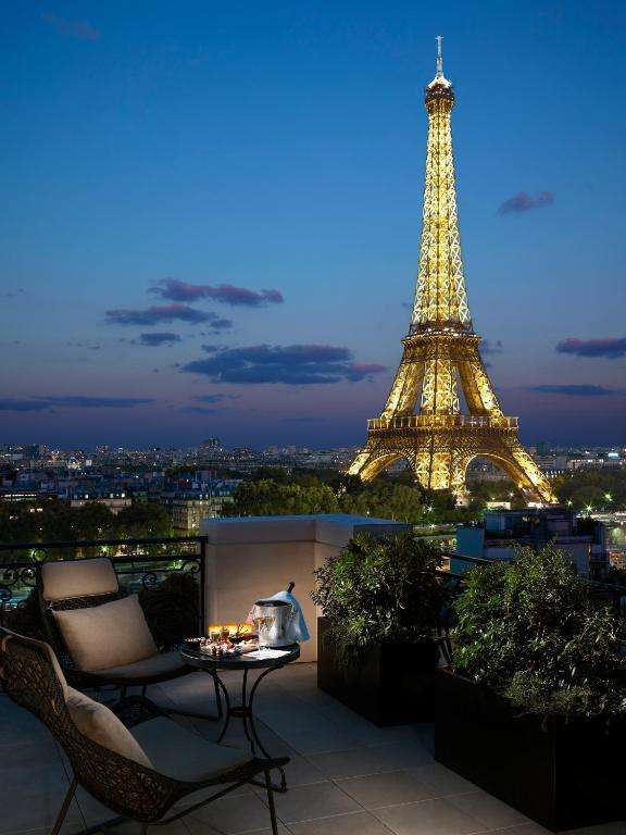 Hotel com vista da Torre Eiffel Shangri-La Hotel, Paris