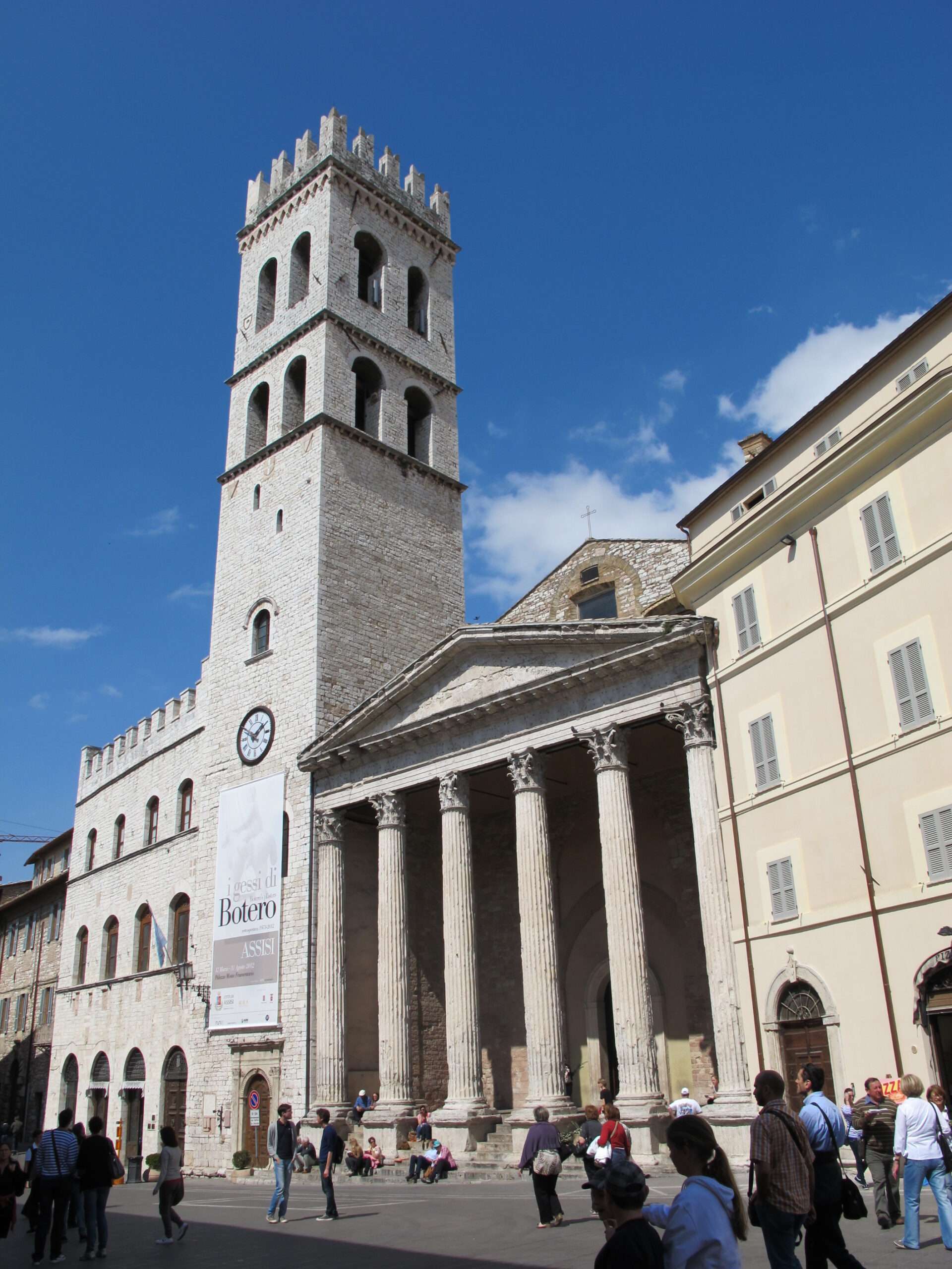 🏛️ Piazza del Comune e Templo de Minerva Assis
